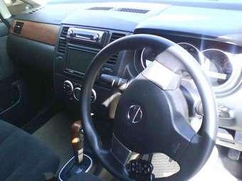2004 Nissan Tiida Latio Pictures