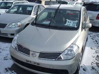 2004 Nissan Tiida Latio Pics