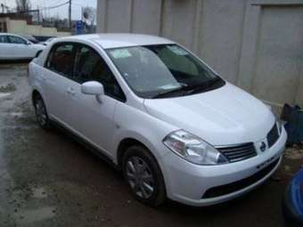 2004 Nissan Tiida Latio Wallpapers