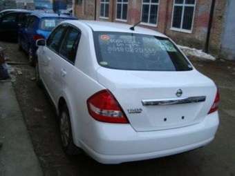 2004 Nissan Tiida Latio Images