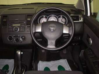 2004 Nissan Tiida Latio Pictures