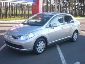 2004 Nissan Tiida Latio Photos