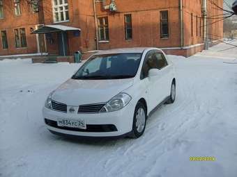 2004 Nissan Tiida Latio Images