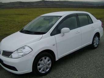 2004 Nissan Tiida Latio Photos