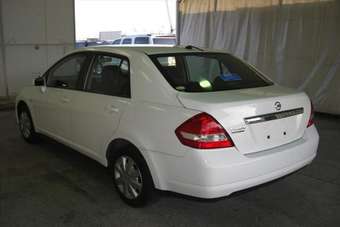 2004 Nissan Tiida Latio Images