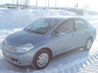 2004 Nissan Tiida Latio Photos