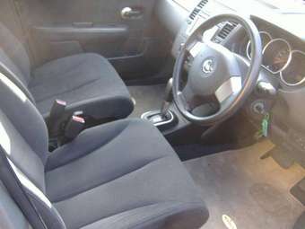 2004 Nissan Tiida Latio Pictures