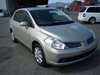 2004 Nissan Tiida Latio Photos