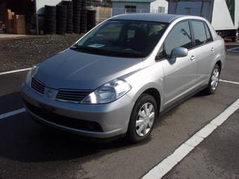2004 Nissan Tiida Latio Photos