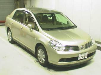 2004 Nissan Tiida Latio Pics