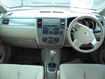 2004 Nissan Tiida Latio Pictures