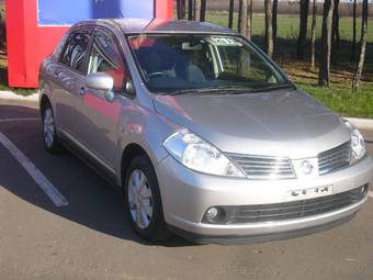 2004 Nissan Tiida Latio Pictures