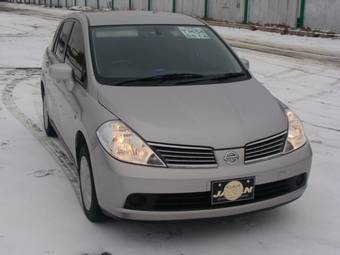 2004 Nissan Tiida Latio Pictures