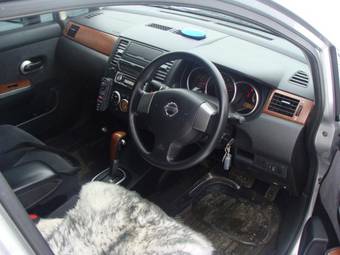 2004 Nissan Tiida Latio Photos