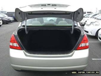 2004 Nissan Tiida Latio Photos