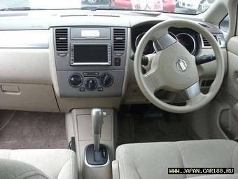 2004 Nissan Tiida Latio Photos