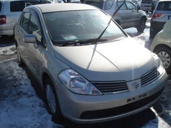 2004 Nissan Tiida Latio Photos