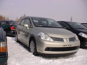 2004 Nissan Tiida Latio Pictures