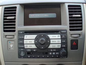 2004 Nissan Tiida Latio Images