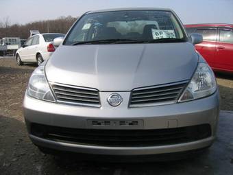 2004 Nissan Tiida Latio Pictures