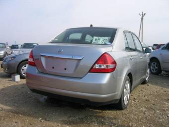 2004 Nissan Tiida Latio Photos