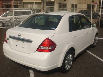 2004 Nissan Tiida Latio Photos