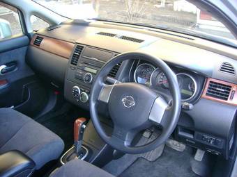 2004 Nissan Tiida Latio Photos