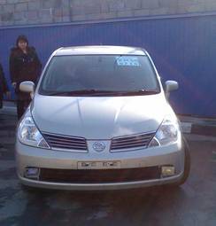 2004 Nissan Tiida Latio Photos
