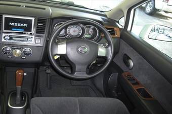 2004 Nissan Tiida Latio Photos