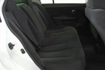 2004 Nissan Tiida Latio Pictures
