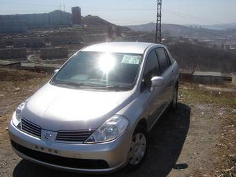 2004 Nissan Tiida Latio Pictures