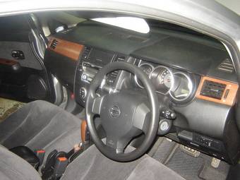 2004 Nissan Tiida Latio Photos