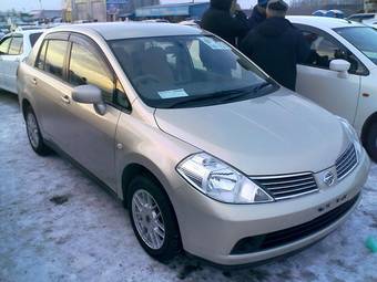 2004 Nissan Tiida Latio Photos