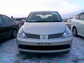2004 Nissan Tiida Latio Photos