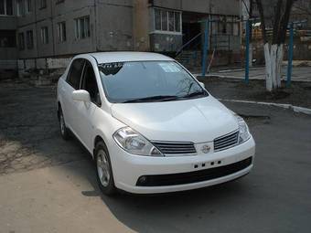 2004 Nissan Tiida Latio Photos