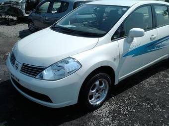 2004 Nissan Tiida Latio Photos