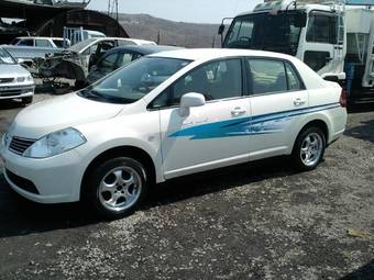 2004 Nissan Tiida Latio Pictures