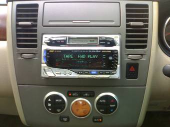 2004 Nissan Tiida Latio Images