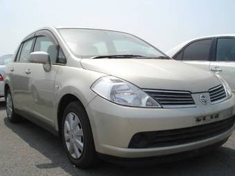 2004 Nissan Tiida Latio Images