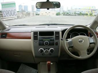 2004 Nissan Tiida Latio Photos