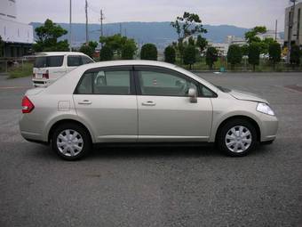 2004 Nissan Tiida Latio Pictures