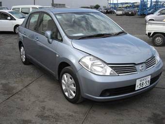 2004 Nissan Tiida Latio Pictures