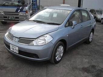 2004 Nissan Tiida Latio Photos