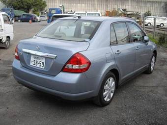 2004 Nissan Tiida Latio Images