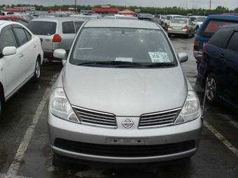 2004 Nissan Tiida Latio Photos