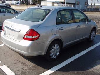 2004 Nissan Tiida Latio Photos