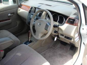 2004 Nissan Tiida Latio Photos