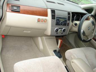 2004 Nissan Tiida Latio Wallpapers