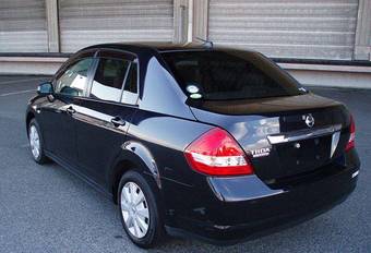 2004 Nissan Tiida Latio Pictures