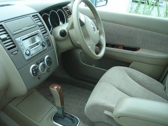 2004 Nissan Tiida Latio Pictures